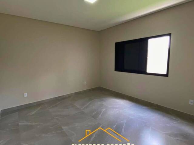 #11 - Casa para Venda em Pouso Alegre - MG